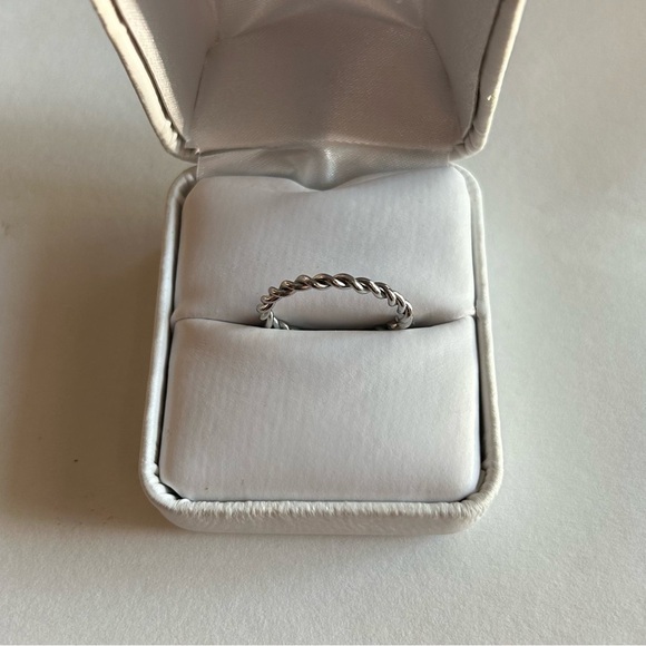 3/$20 Silver Tone Multiple Twisted Circle Ring Size 6/7 - Picture 1 of 5